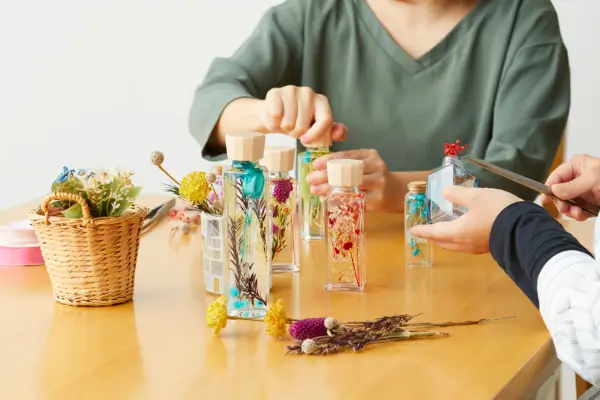 Transforme Objetos Simples em Decoração Luxuosa com 3 DIYs Incríveis!